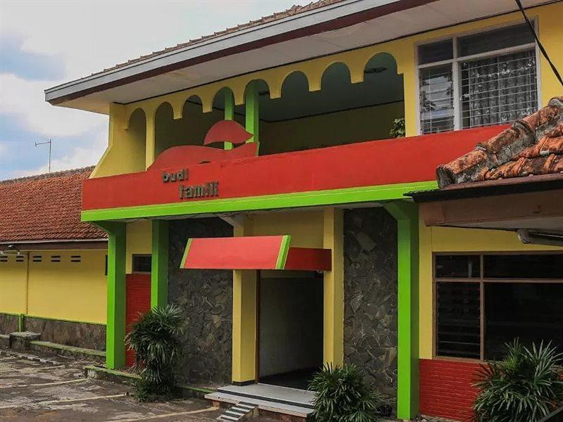 Oyo Life 1708 Hotel Budi Famili 1 Syariah Ciamis Exterior foto