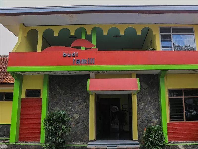 Oyo Life 1708 Hotel Budi Famili 1 Syariah Ciamis Exterior foto