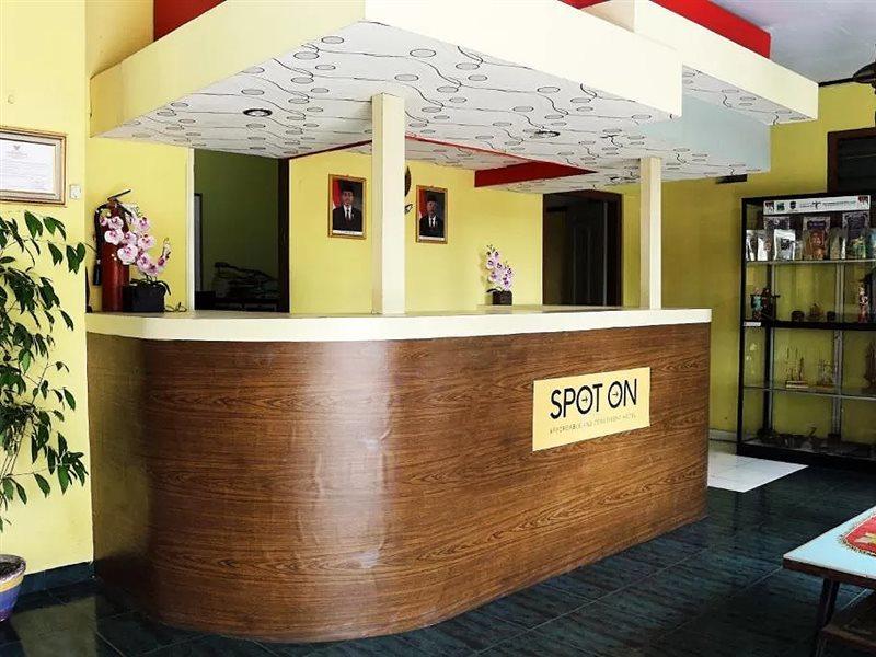 Oyo Life 1708 Hotel Budi Famili 1 Syariah Ciamis Exterior foto